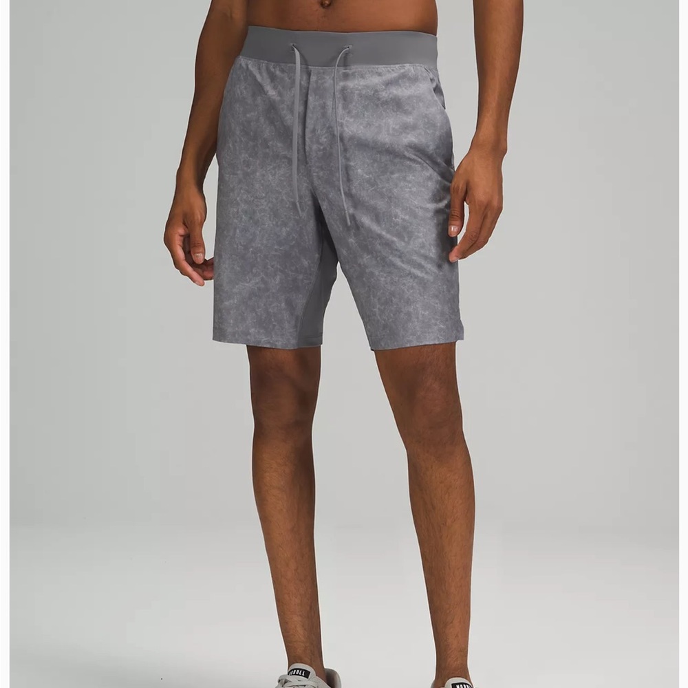 LULULEMON| Men’s Athletic Shorts with Liner in Gravel Dust Asphalt Gray